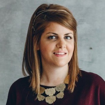 Miembro de equipo sonriente