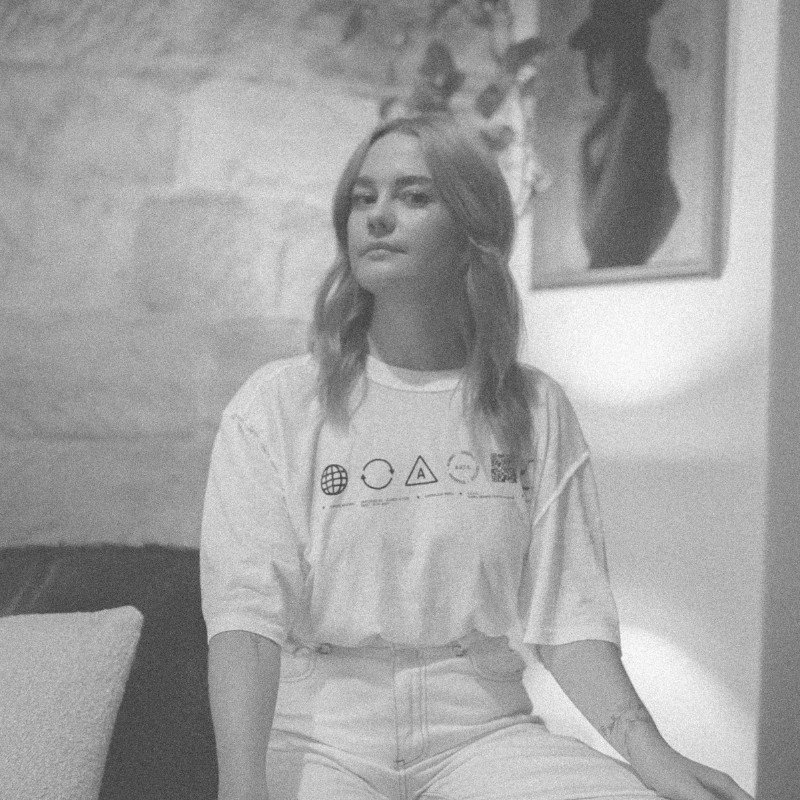 Desarrolladora en blanco y negro